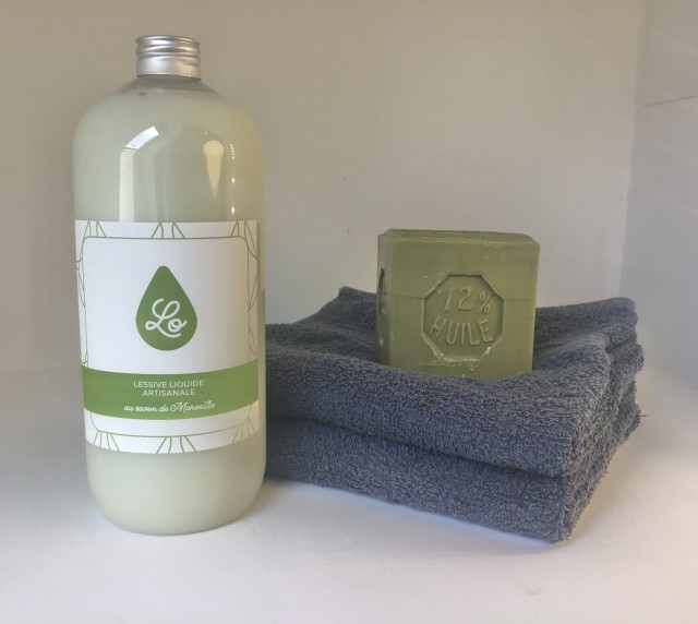 Lessive au savon de Marseille et savon noir 1 litre 25 lavages